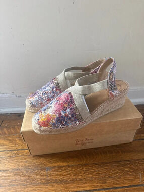 New in box Toni Pons Espadrilles